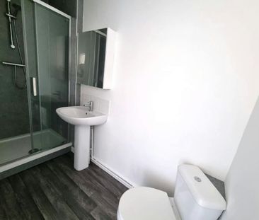 Flat to rent on - Photo 2