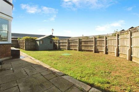 The Chase, Upminster, RM14 - Photo 3