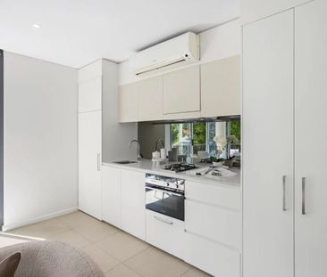 Light and Bright Executive One Bedroom Apartment - Photo 4