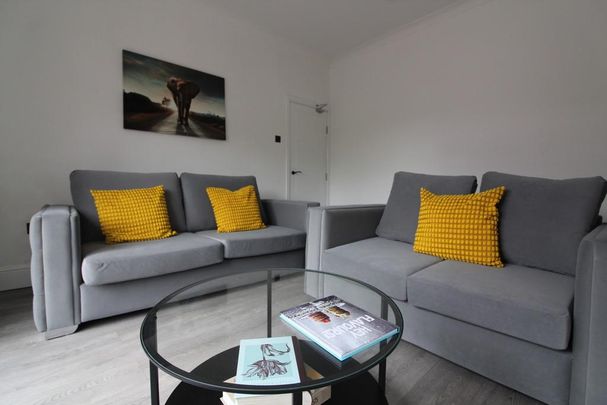 1 bedroom in a house share to rent - Photo 1