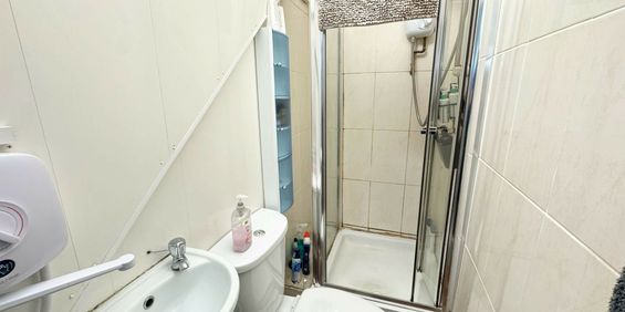 Flat 1 163 Hyde Park Road - Photo 3