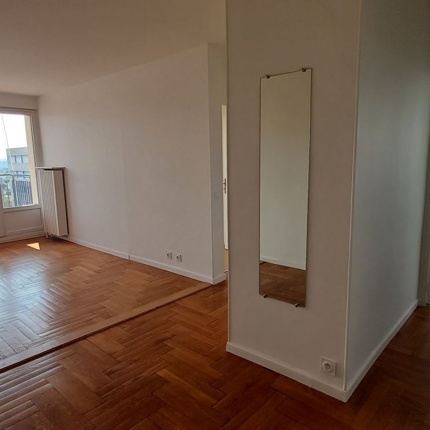 SAINTE FOY LES LYON - T3 - 70.22m² - 2 chambres - balcon - cave - garage - 9/9 - Photo 1