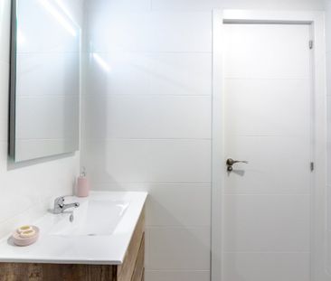 Charming room in Fuencarral - Photo 2