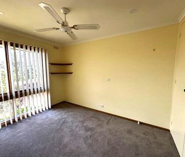 CHARMING 4 BEDROOM FAMILY HOME - Photo 3