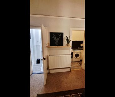 Studio Flat, Hillhead, G12 - Photo 5