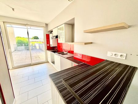 Location Appartement 3 pièces 75m² BRIVE LA GAILLARDE 19100 - Photo 3