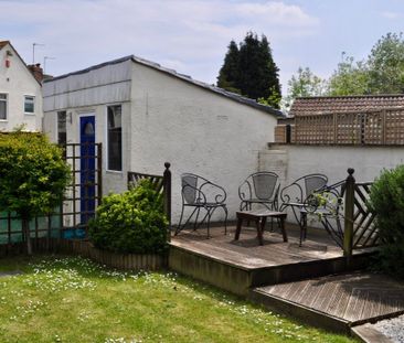 Bright Double -Ensuite- Horfield- Close to Hospital - Photo 5