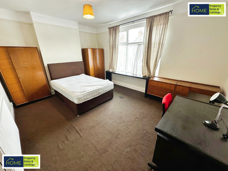 4 bedroom terraced house to rent - Photo 5