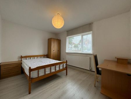 6 bedroom semi-detached house to rent - Photo 5