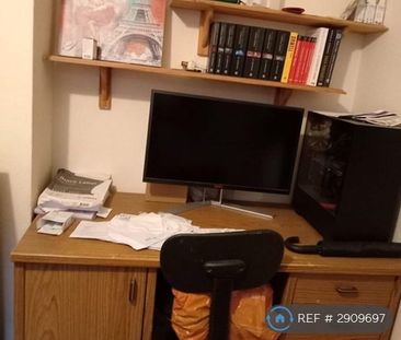 4 bedroom semi-detached house to rent - Photo 2