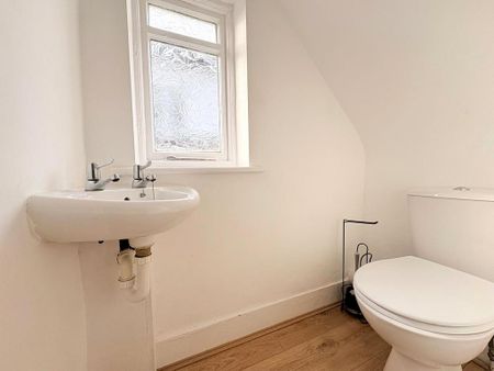 3 bedroom semi-detached house to rent - Photo 5