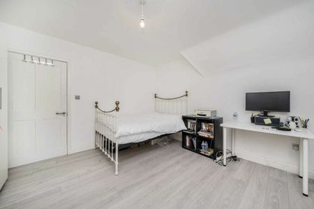 Monks Drive, London, W3 - Photo 5