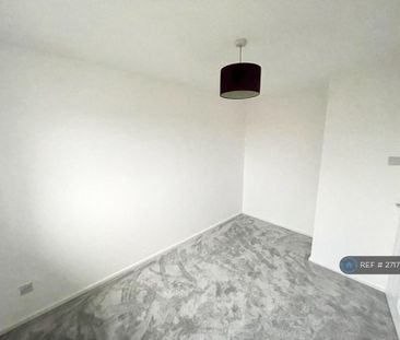 2 bedroom semi-detached house to rent - Photo 5