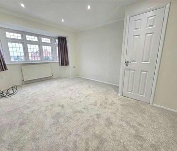 Hayes Drive, Rainham, RM13 - Photo 5