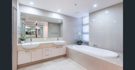 Stunning Furnished Penthouse Apartment - Photo 3