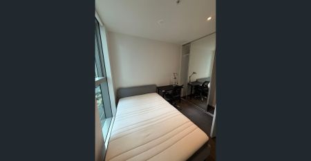 Luxury Living in the Heart of Docklands - Photo 3