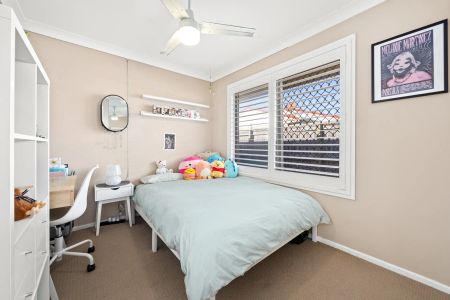 4 Bedroom house with pool, Kippa-Ring Contact Julie Sykes 0438 050 110 - Photo 5