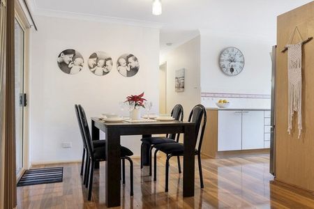 Great Family Home - Spacious 3 Bedroom House! - Photo 3