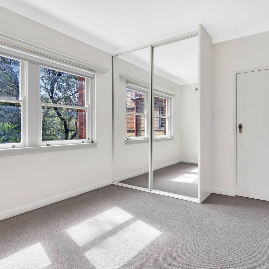 1BR Apartment in Boutique Art Deco Block - Photo 1