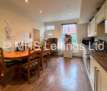 6 Bedroom Mid Terraced House for rent in Hessle Terrace - Photo 2