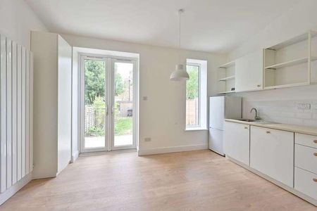 Bronson Road, Raynes, SW20 - Photo 3