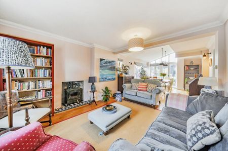 4 bedroom detached house to rent - Photo 3