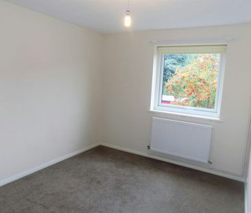 Flat to rent on - Photo 2