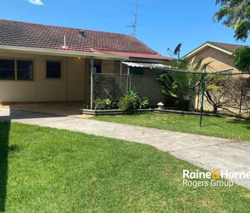 Spacious Family Home with Multiple Garaging in Prime Toukley Location - Photo 6