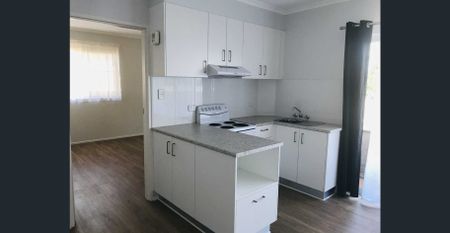 In The Heart Of Town - Photo 4