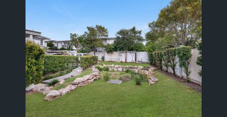 Modern Townhouse Near Griffith University ! - Photo 4