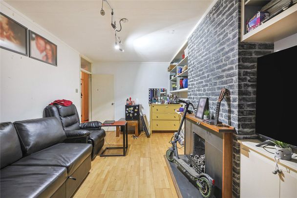 Winstanley Estate, London, SW11 2EW - Photo 1