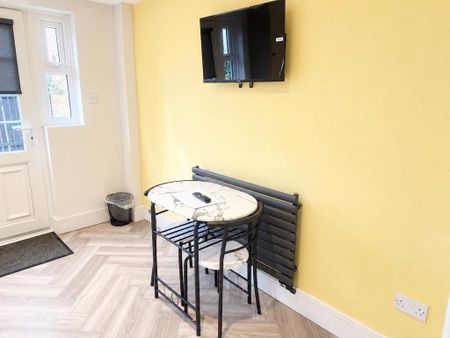 3 bedroom terraced house to rent - Photo 3