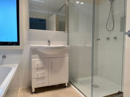 26A Rowe Drive, POTTS HILL NSW 2143 - Photo 5