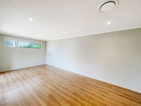 Contemporary and Modern - Photo 3