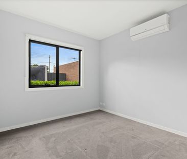 Modern unit! - Photo 1