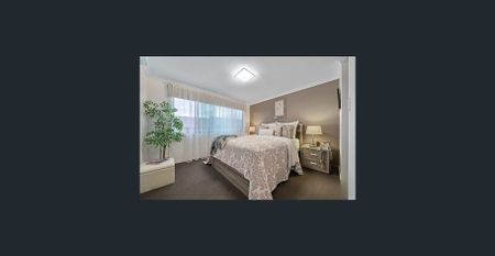 Stunning Contemporary Terrace Home - Photo 4