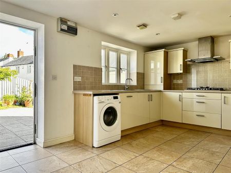 3 bedroom semi-detached house to rent - Photo 5