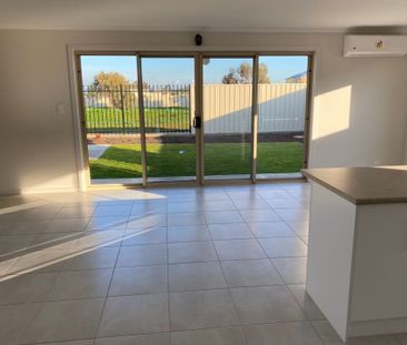 Peaceful Living in Popular Family Suburb - Photo 2