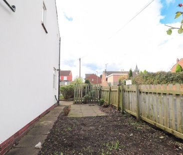 2 bedroom end of terrace house to rent - Photo 4