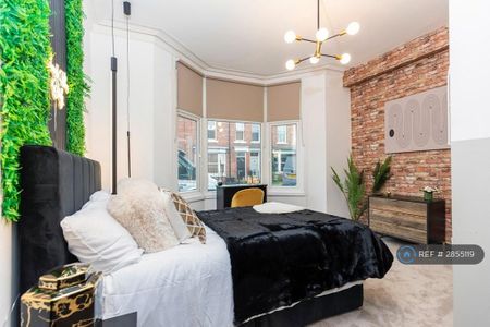 1 bedroom in a house share to rent - Photo 4