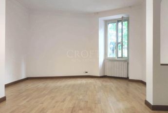 Monteverde Vecchio: Modern 2 bedroom, 2 bath, large living room, separate kitchen. Bright, silent, parquet floors, situated in lovely period building, excellent area, near park. Ref. 2364.