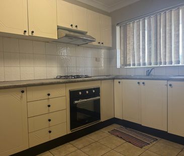 3 BEDROOM IN PRME LOCATION - Photo 2
