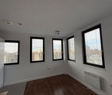 PETERBOROUGH - Photo 1