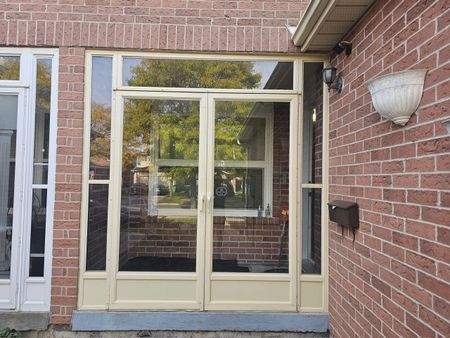 For Lease - 46 Donna Drive, Brampton, Ontario - Photo 5