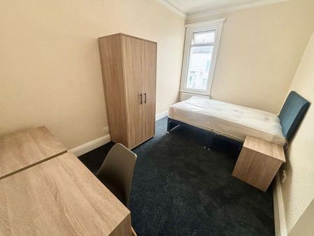 8 bedroom house share to rent - Photo 4