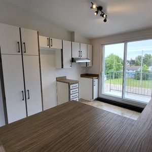 LOGEMENT 4 1/2 STE-THÉRÈSE - TRÈS BIEN SITUÉ - À 8 MIN. DE LA GARE - Photo 2
