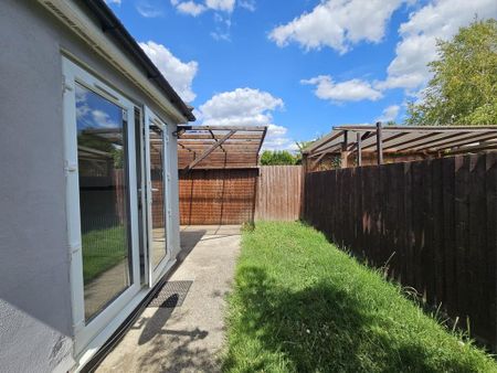 1 bedroom flat to rent - Photo 3