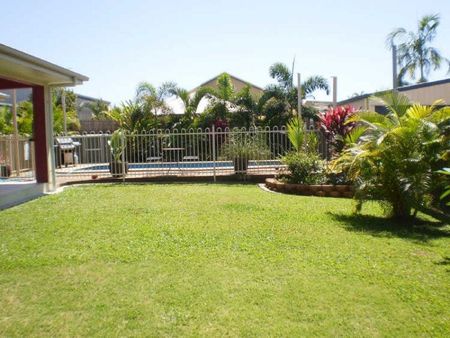 10 Donostia Crescent, Bushland Beach - Photo 5