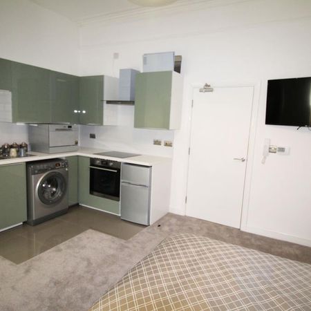 Studio to rent - Photo 3