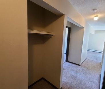 Pet Friendly 2 Bedroom, 1 Bathroom Apartment - Photo 1